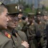 Sama seperti dengan foto sebelumnya, di Korea Utara dilarang memotret tentara dalam keadaan tidak siap karena akan menghilangkan kewibawaan.Â 