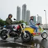 Ussy Sulistiawaty Naik Motor