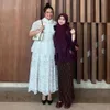 Marshanda tampil elegan dengan busana putih bersama Sienna