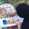 baby Air anak Irish Bella makan pertama kali