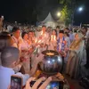 Waisak, Annisa Pohan, Lepas Lampion