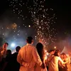 Waisak, Annisa Pohan, Lepas Lampion