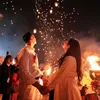 Waisak, Annisa Pohan, Lepas Lampion
