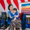 aliya rajasa di wisuda suami
