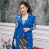 aliya rajasa di wisuda suami