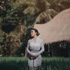 Ariel Tatum pakai kebaya