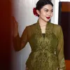 Ariel Tatum di Hari kebaya