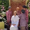 Potret 2 Kakak Ganteng Luna Maya 