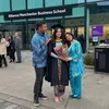 Amel Carla hadiri wisuda kakaknya