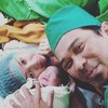 Rasa bahagia menyelimuti Angelica Simperler yang pada tanggal 17 Maret 2021 lalu baru saja melahirkan bayi laki-laki bernama Ryuzi Nara At Tariq.