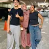 Potret Angelina Sondakh bersama Keanu dan Zahwa Massaid