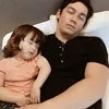tidur bareng anak, seleb tidur bareng anak