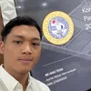 Azriel Hermansyah tunjukkan judul Tesisnya