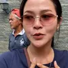 Bella Bonita pakai baju biru