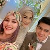 Lewat akun Instagramnya, Ayu Ting Ting mengunggah selfie bareng Ria Ricis dan Teuku Ryan. Ayu mendoakan agar mereka jadi keluarga yang bahagia. 