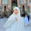 Potret Cantik Elvira Devinamira saat Berhijab