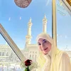 Potret Cantik Elvira Devinamira saat Berhijab