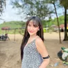 Potret Cantik Happy Asmara Liburan di Pantai
