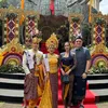 Maudy Koesnaedi Pakai Kebaya Bali
