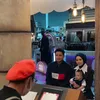 Chand Kelvin dan keluarga digambar karikatur