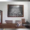 Meja Makan Jadi Pusat Perhatian