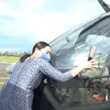 Nagita Slavina Peluk Helikopter