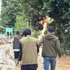 Dhini Aminarti dan Dimas Seto, bantu korban banjir