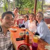 Darius Sinathrya Makan di Pujasera