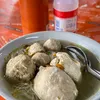 Darius Sinathrya Makan di Pujasera