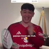 Ekspresi bahagia Donne Maula saat MU menang