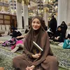 Enzy Storia, umrah, foto masa kecil