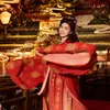 Potret Felicya Angelista dan suami pakai baju tradisional China