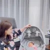 Felicya Angelista momong anak