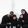 Fitri Tropica ibadah umrah bareng keluarga