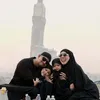 Fitri Tropica ibadah umrah bareng keluarga