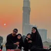 Fitri Tropica ibadah umrah bareng keluarga