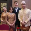 Fuji dan Aisar Khaled di Nikahan Frans Faisal