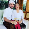 Reza Rahadian Pakai Busana Adat Bali