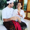 Reza Rahadian Pakai Busana Adat Bali