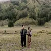 Glenca Chysara dan Suami romantis di Gunung Bromo