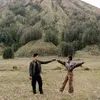 Glenca Chysara dan Suami bak prewedding lagi di Gunung Bromo