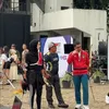 Inara Rusli pegang tangan Ricky Harun