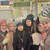 Iis Dahlia Umrah Nangis di Raudhah