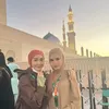 Iis Dahlia Umrah Nangis di Raudhah