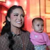 Ameena Liburan Batu Kris Dayanti