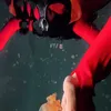 Kirana Larasati berenang bareng ubur-ubur