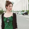 Zhao Lusi Tampil Anggun dalam Gaya Kasual Modern