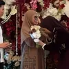 Dara Arafah cium tangan calon ibu mertua