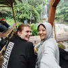 Leony Ajak Pacar Bule Liburan ke Curug
