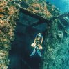 Awkarin pun merasa sangat beruntung karena pengalaman diving kali ini ditemani oleh seorang fotografer underwater yang mengabadikan potret dirinya dengan sangat apik.